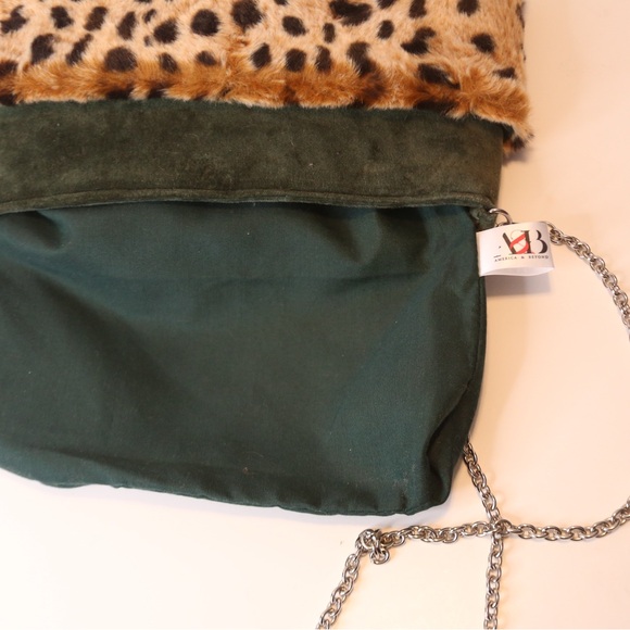 America & Beyond Green Leopard Faux Fur Crossbody Clutch Chain Strap NWT - Picture 12 of 16